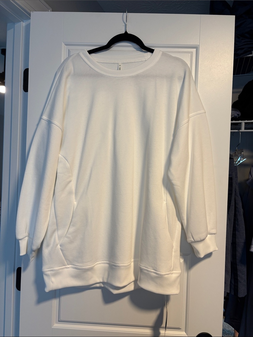 HALARA Off-White Oversized Crewneck Sweatshirt